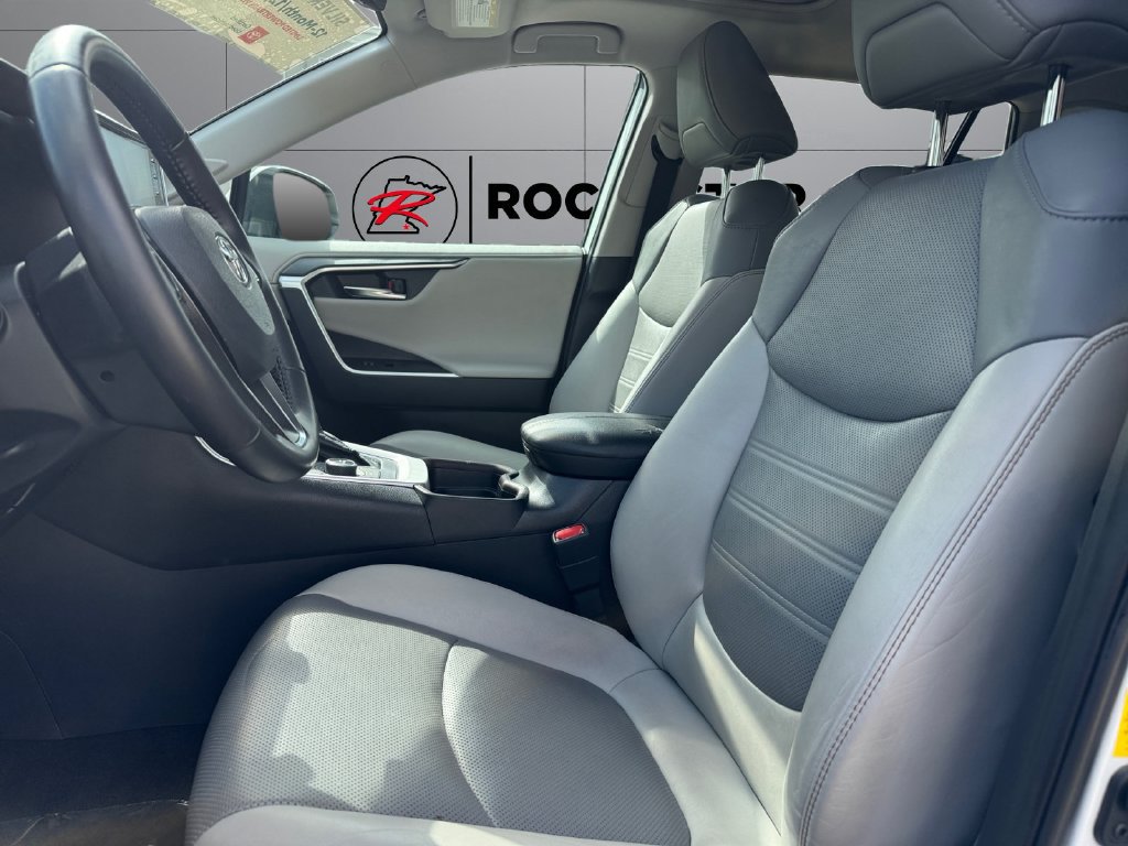 Used 2020 Toyota RAV4 Limited AWD/4WD image 10