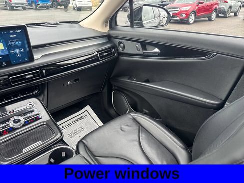 Used 2023 Lincoln Nautilus Reserve w/ Luxury Package AWD/4WD image 12