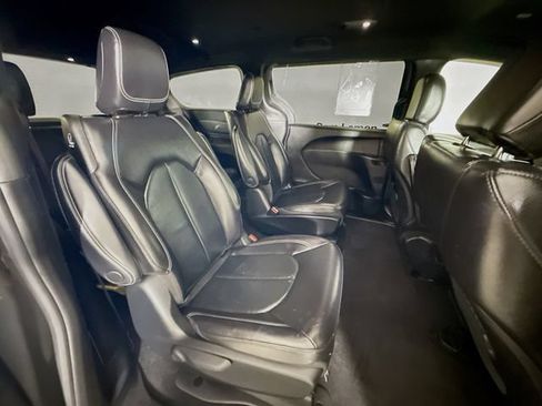Used 2022 Chrysler Pacifica Touring-L w/ S Appearance Package FWD image 27