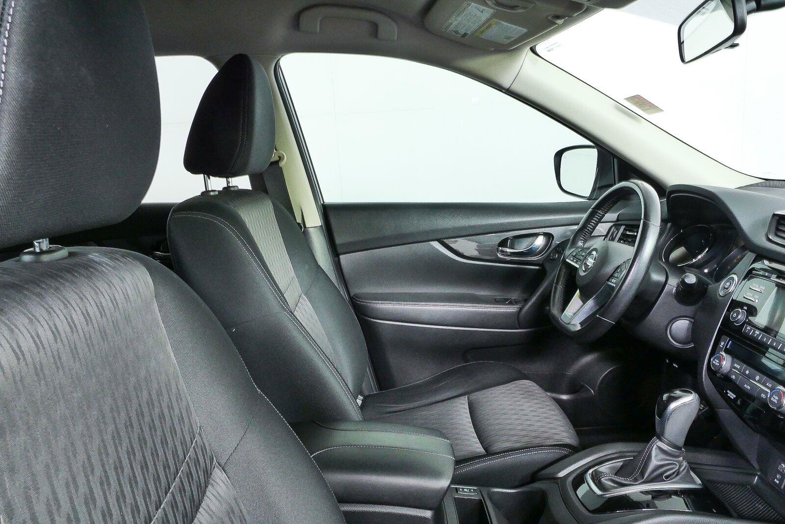 Used 2017 Nissan Rogue SV FWD image 22
