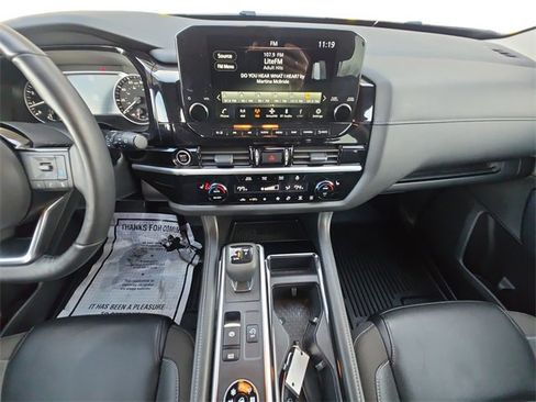 Used 2024 Nissan Pathfinder SL image 11