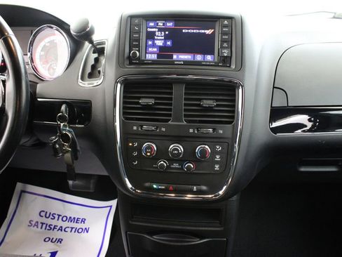 Used 2020 Dodge Grand Caravan SE FWD image 19