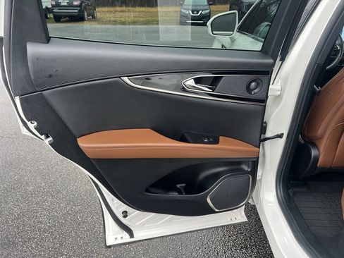 Used 2023 Lincoln Nautilus Reserve w/ Luxury Package image 26