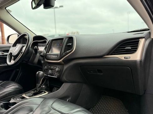 Used 2014 Jeep Cherokee Limited image 19