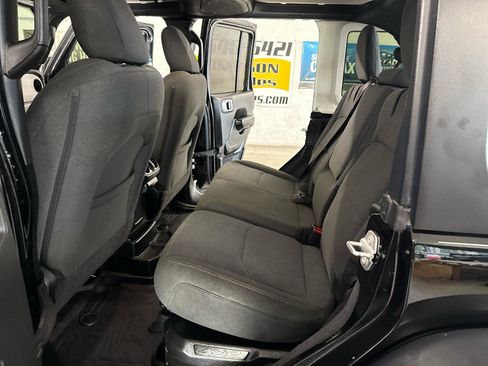 Used 2024 Jeep Wrangler Unlimited image 32