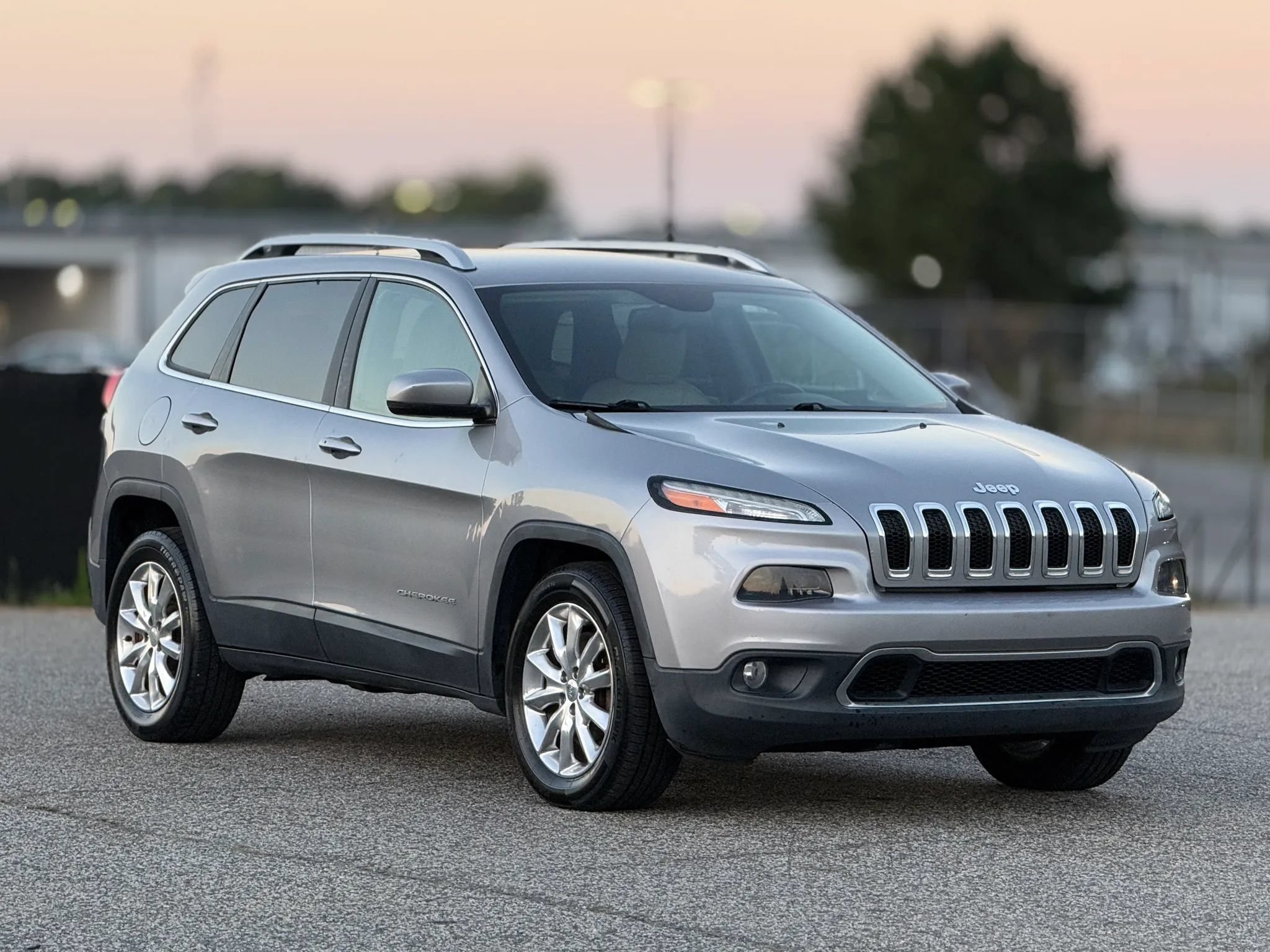 Used 2016 Jeep Cherokee Limited w/ Trailer Tow Group AWD/4WD image 1