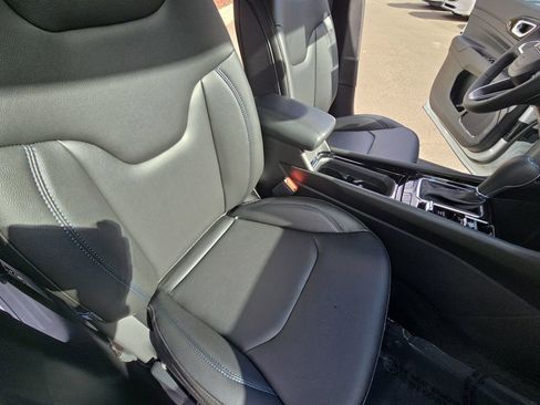 New 2026 Jeep Compass Limited image 10