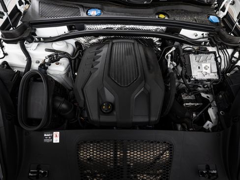 Certified 2025 Porsche Macan AWD/4WD image 25