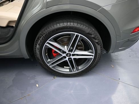 Used 2024 Audi Q5 e Premium Plus w/ Premium Plus Package image 25