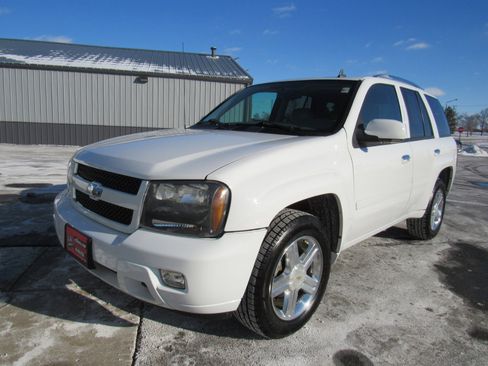 Used 2009 Chevrolet TrailBlazer LT w/ Sun And Sound Package image 1