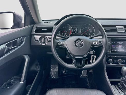 Used 2018 Volkswagen Passat 2.0T R-Line w/ R-Line Lighting Package FWD image 21