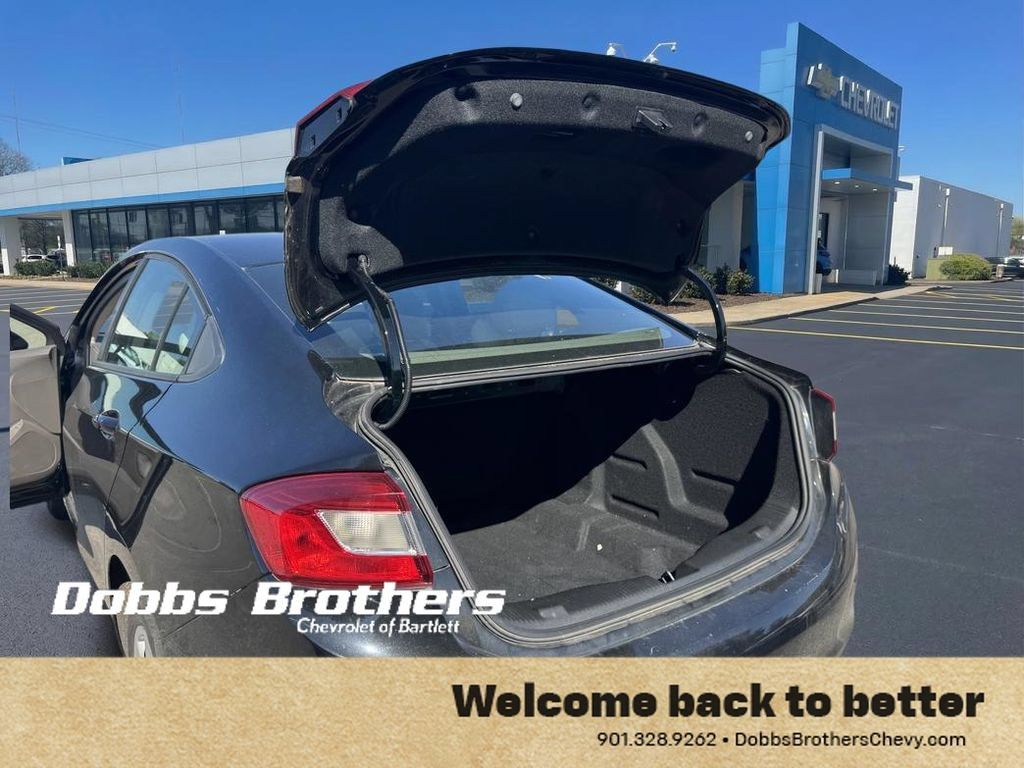 Used 2018 Chevrolet Cruze LS FWD image 19