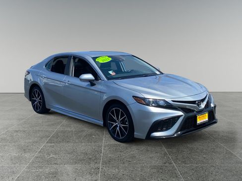 Used 2023 Toyota Camry SE FWD image 7