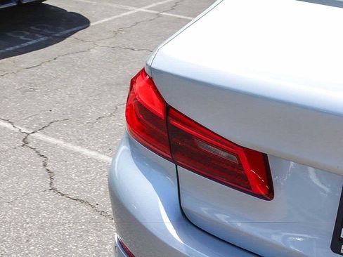 Used 2019 BMW 530e w/ Convenience Package RWD image 7