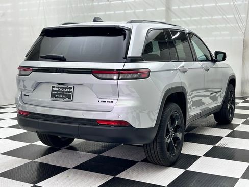 New 2025 Jeep Grand Cherokee Limited w/ Black Appearance Package image 8
