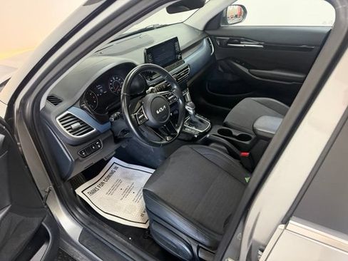 Used 2023 Kia Seltos S AWD/4WD image 16