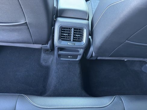 Used 2022 Volkswagen Taos SE w/ Panoramic Sunroof Package image 15