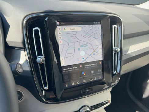 New 2026 Volvo XC40 B5 Plus w/ Protection Package Premier image 20
