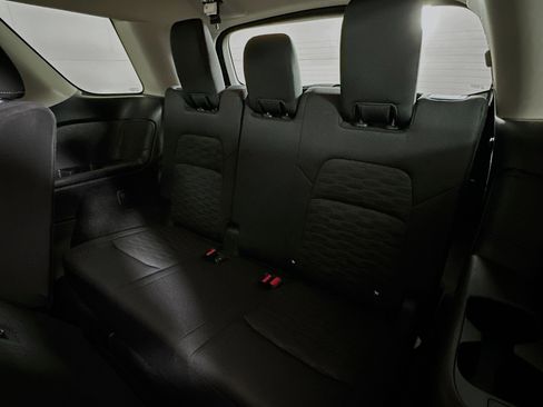 Used 2025 Nissan Pathfinder SV image 28