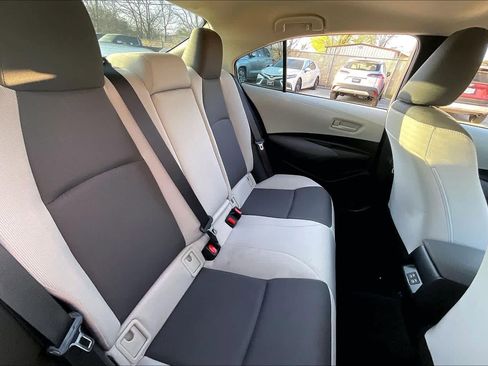 Used 2025 Toyota Corolla LE image 18