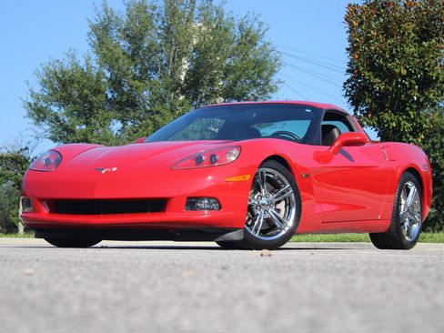 Used 2007 Chevrolet Corvette Coupe w/ Performance Package RWD image 38