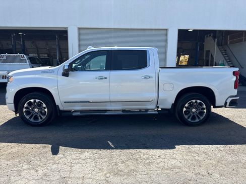 Used 2025 Chevrolet Silverado 1500 High Country AWD/4WD image 2
