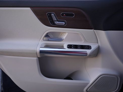 Used 2022 Mercedes-Benz GLA 250 4MATIC w/ Premium Package Lite image 33