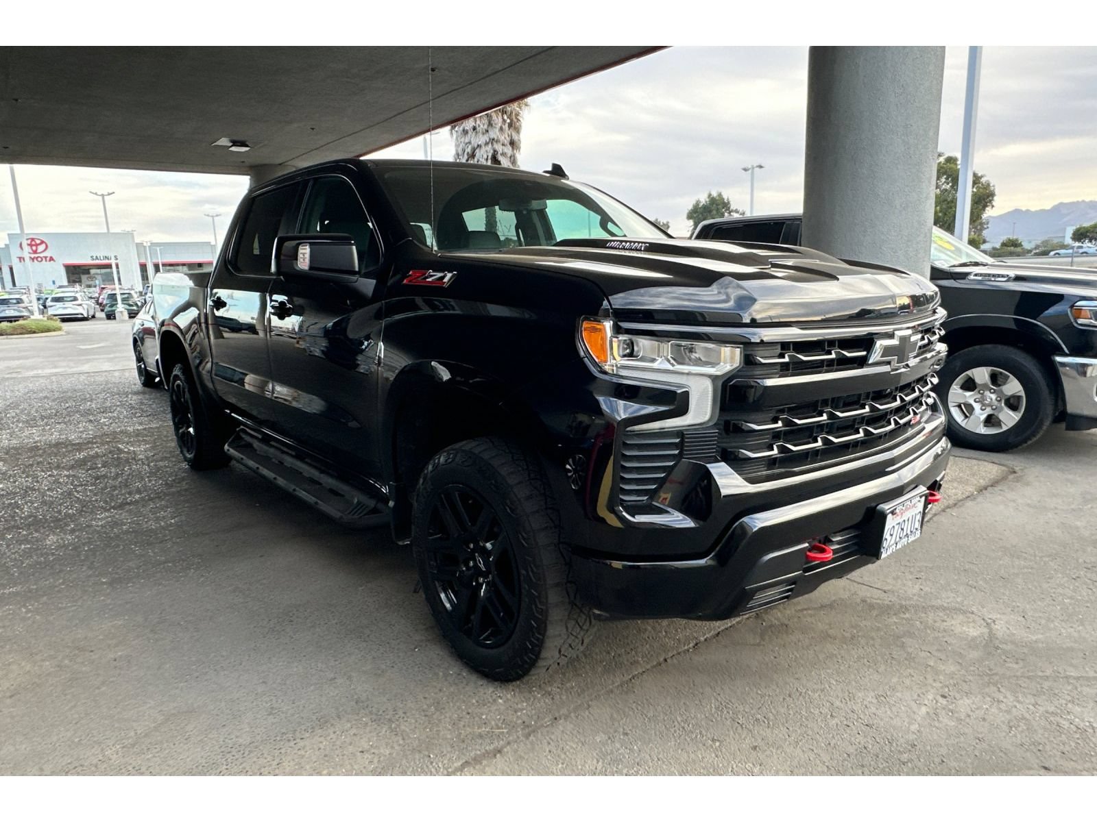 Used 2023 Chevrolet Silverado 1500 LT Trail Boss w/ LT Trail Boss Premium Package AWD/4WD image 2