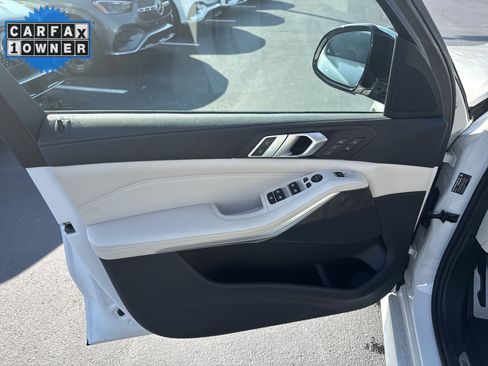 Used 2022 BMW X5 xDrive40i w/ M Sport Package AWD/4WD image 14