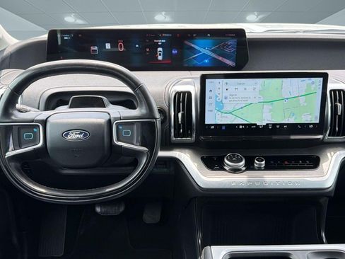 Used 2025 Ford Expedition Platinum AWD/4WD image 28