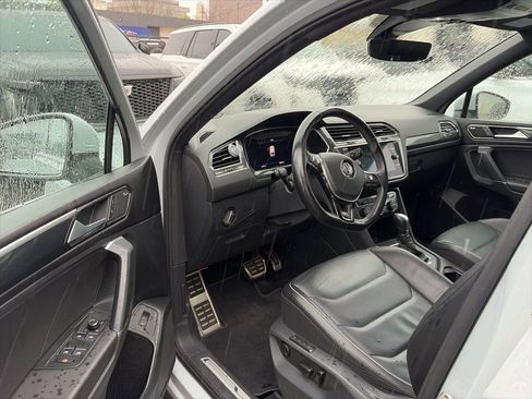 Used 2018 Volkswagen Tiguan SEL Premium w/ R-Line Package image 7