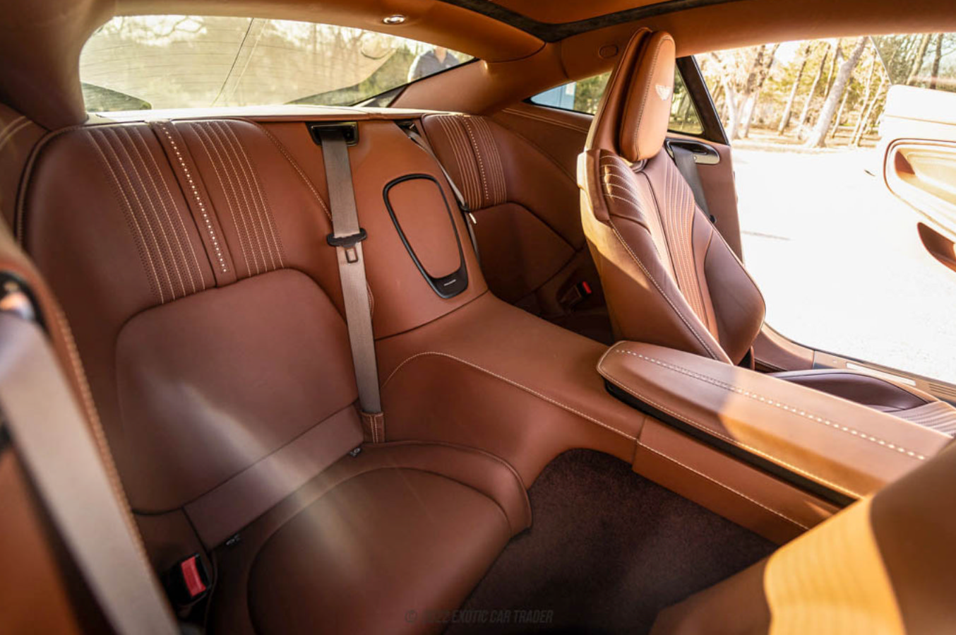 Used 2018 Aston Martin DB11 V12 RWD image 28