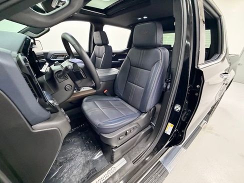 Used 2026 Chevrolet Silverado 1500 High Country w/ Technology Package image 9