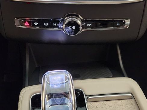 New 2026 Volvo XC90 B6 Plus w/ Protection Package Premier AWD/4WD image 19