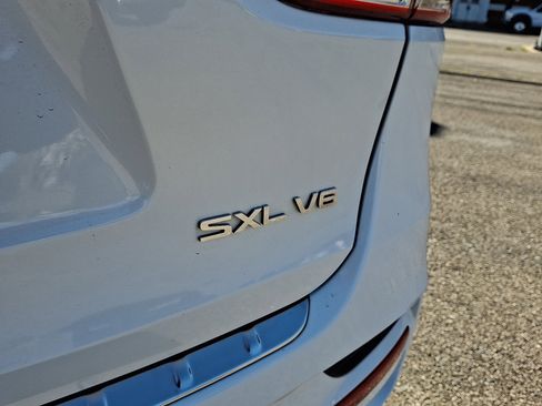 Used 2018 Kia Sorento SX image 33