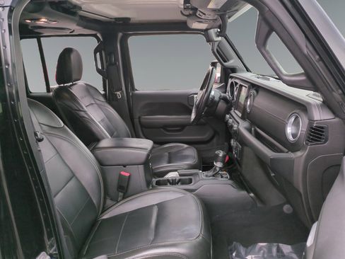 Used 2022 Jeep Wrangler Sahara w/ Cold Weather Group image 15