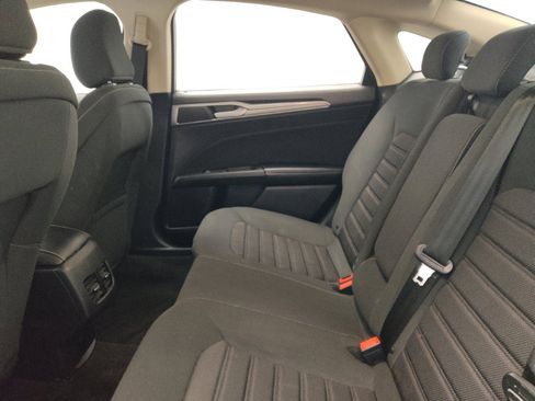 Used 2020 Ford Fusion SE image 18