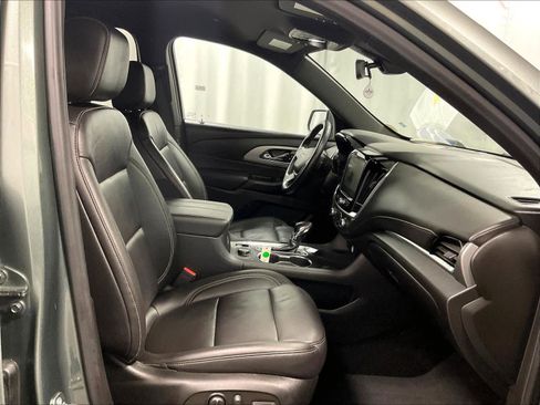 Used 2023 Chevrolet Traverse LT image 11