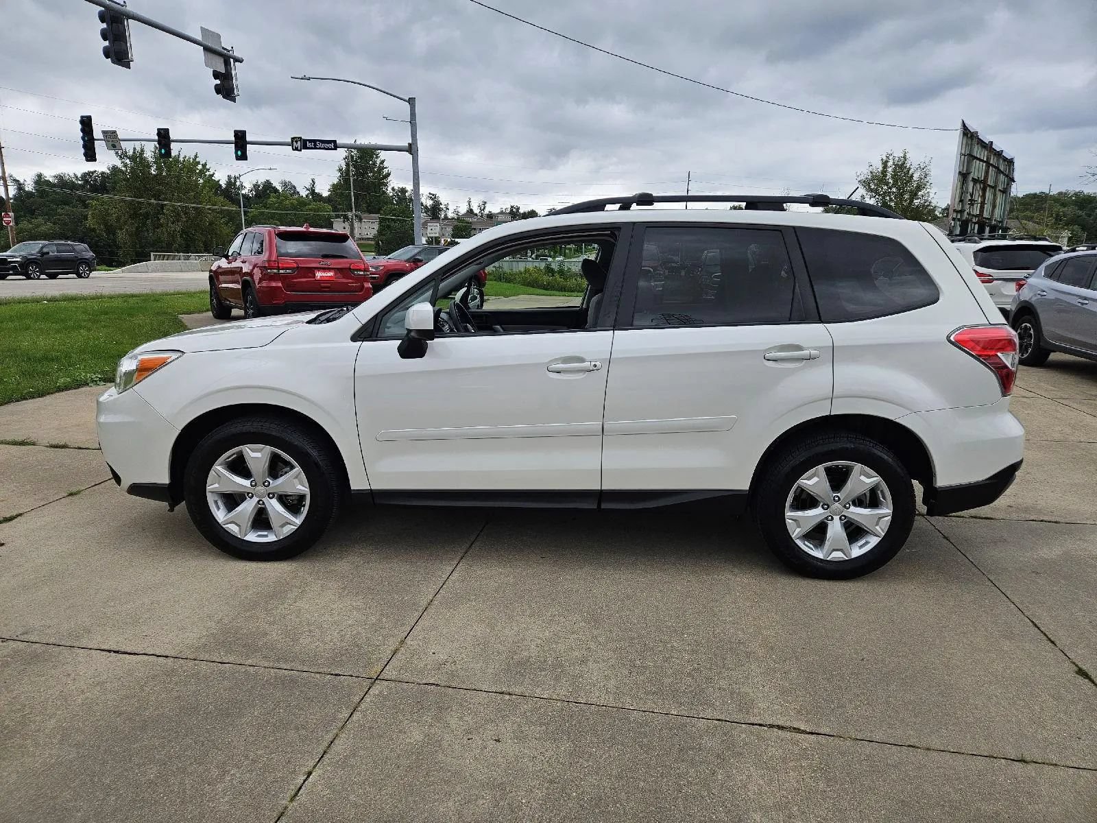 Used 2015 Subaru Forester 2.5i Premium w/ All-Weather Package AWD/4WD image 5