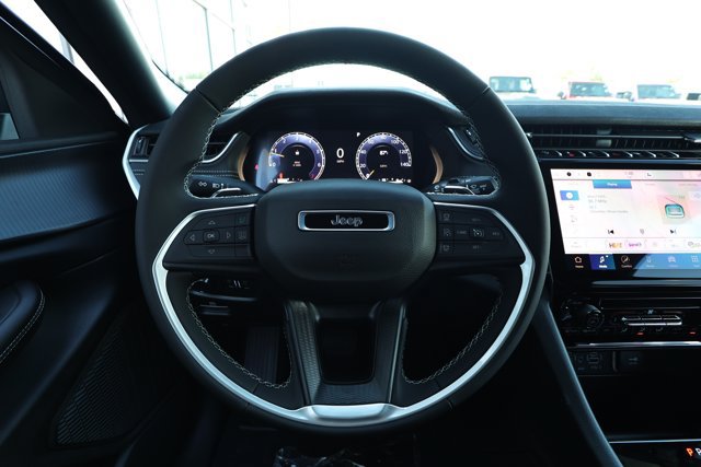 New 2027 Jeep Grand Cherokee Laredo RWD image 11