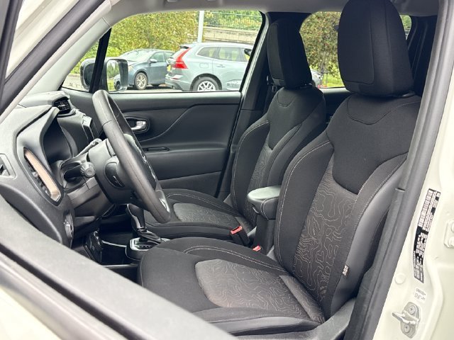 Used 2023 Jeep Renegade Latitude AWD/4WD image 18