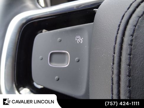 Used 2026 Lincoln Nautilus Premier AWD/4WD image 17
