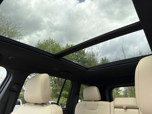 Certified 2023 Jeep Grand Cherokee Limited w/ Luxury Tech Group II AWD/4WD image 21