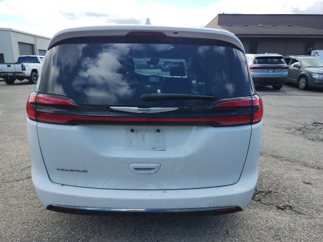 Used 2022 Chrysler Pacifica Touring-L FWD image 4