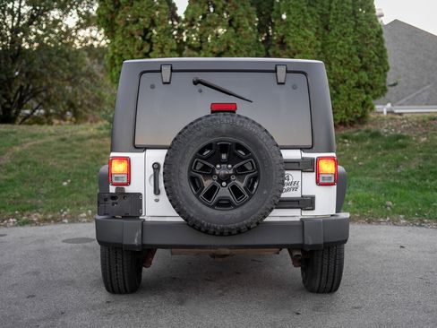 Used 2015 Jeep Wrangler Sport image 6