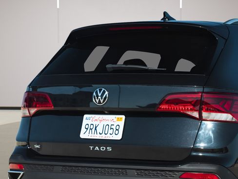 Used 2022 Volkswagen Taos SE FWD image 8