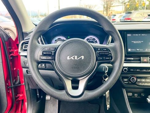 Certified 2022 Kia Niro LX image 22