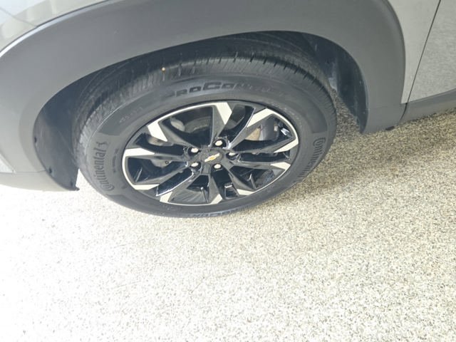 Used 2023 Chevrolet TrailBlazer LT FWD image 3