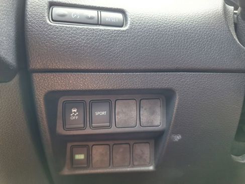 Used 2016 Nissan Rogue SV FWD image 12