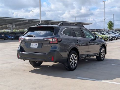 Used 2021 Subaru Outback Premium image 5